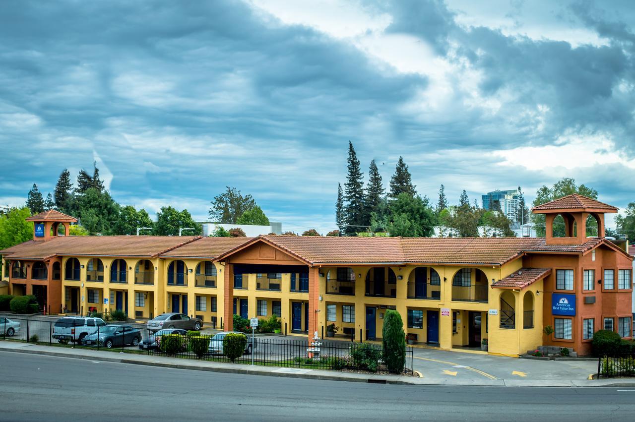 Crossroads Inn - Downtown Sacramento Extérieur photo
