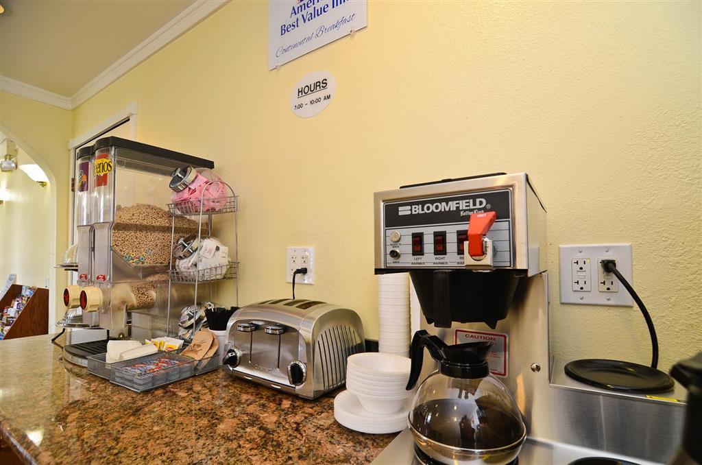 Crossroads Inn - Downtown Sacramento Restaurant photo